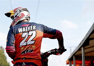 KTM dankt dem Enduro-Rennfahrer Jonny Walker.