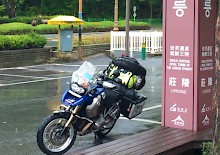 Mit einem Satz Dunlop TrailSmart Reifen in 30 Tagen um die halbe Welt Mit einem Satz Dunlop TrailSmart Reifen in 30 Tagen um die halbe Welt