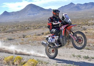 Ricky Brabec fliegt durch die Wüste von Nevada zum dritten Sieg von Vegas nach Reno.