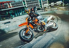 KTM ENTHÜLLT DIE KTM 690 ENDURO R UND DIE KTM 690 SMC R 2021
