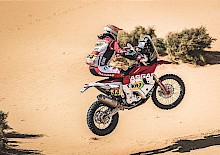Laia Sanz beendet die erste hälfte der Rallye Dakar. Laia Sanz beendet die erste hälfte der Rallye Dakar.