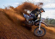 ROCKSTAR ENERGY HUSQVARNA FACTORY RACING UND FMF RACING VERLÄNGERN PARTNERSCHAFT BIS 2023