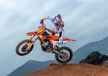 DIE KTM 250 SX-F ADAMO EDITION 2025 FEIERT EINEN CHAMPION