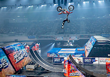 NIGHT of the JUMPs Berlin 2024 Die spektakulärste Freestyle MX Sportserie der Welt stürmt mit zwei Weltmeistern die Uber Arena