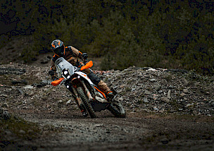 KTM ENTHÜLLT DIE NEUE MODELLPALETTE DER KTM 390 ADVENTURE 2025