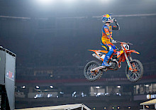 CHASE SEXTON VON RED BULL KTM FACTORY RACING GEWINNT MIT EINEM SIEG IN GLENDALE DAS RED PLATE IN DER 450SX ZURÜCK