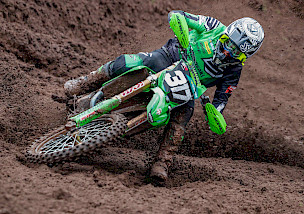 Sensationelles Kawasaki Racing Team Debut für Mathis Valin