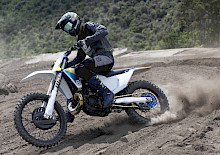 Ridin’ Smoke 2025: Husqvarna Mobility präsentiert neueste 2-Takt-Offroad-Modelle Ridin’ Smoke 2025: Husqvarna Mobility präsentiert neueste 2-Takt-Offroad-Modelle