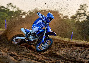 YAMAHA YZ450F 2026: VON GEWINNERN FÜR GEWINNER