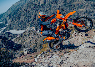GRENZEN NEU DEFINIERT: KTM PRÄSENTIERT DIE ENDURO MODELLREIHE 2026