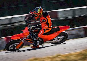 DEFINIERT NEUE GRENZEN - DIE KTM 450 SMR DES MODELLJAHRES 2026