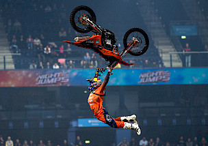Spektakuläres Saisonfinale der NIGHT of the JUMPs zur Premiere in Düsseldorf