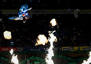 Völlig abgehoben: Die Freestyle-Elite beim ADAC Supercross Dortmund