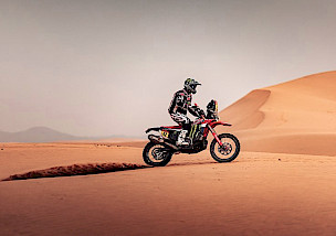 Adrien Van Beveren gewinnt die 10. Etappe, während Ricky Brabec die Führung in der Rallye Dakar übernimmt. Preston Campbell verteidigt Führung in der Rally2-Wertung.