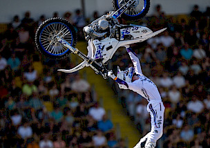 Adrenalin pur: Der NIGHT of the JUMPs Saisonauftakt in Berlin