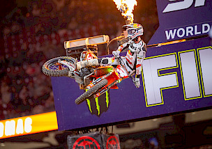 ELI TOMAC VERTEIDIGT MIT EINER TOP 5 PLATZIERUNG IN HOUSTON SEINE FÜHRUNG IN DER 450SX-KLASSE