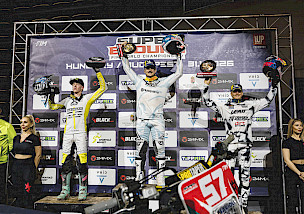 FIM SuperEnduro-WM GP von Ungarn: Vierter Sieg für Billy Bolt in der Prestige-Klasse, Milan Schmüser gewinnt erneut in der Juniorenklasse, Wojtek Walczak baut seine Führung im Youth Cup aus, Max Eppelmann mit seinem ersten Podiumsplatz