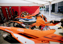 KTM FEIERT 100 JAHRE 6DAYS® IN PORTUGAL - MIT RACE-SERVICE- UND MIETPAKETEN FÜR 2026