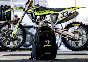 Triumph Factory Racing - Globale Partnerschaft mit Premium-Gepäckspezialisten Albek