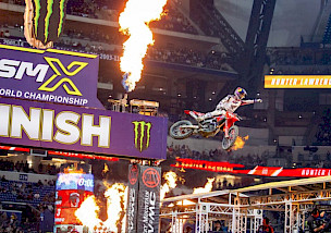 Hunter Lawrence sichert sich den Triple Crown-Sieg in Indianapolis und Cole Davies holt sich seinen ersten Saison-Sieg in der 250SMX-Klasse