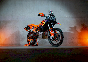 WÜSTENERPROBT. RALLYEBEWÄHRT. WELTWEIT LIMITIERTE STÜCKZAHL DER KTM 890 ADVENTURE R RALLY
