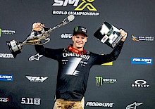 Cole Davies sichert sich vorzeitig den Titel in der 250SMX-Klasse in Philadelphia, Ken Roczen übernimmt mit seinem fünften Saisonsieg die Führung in der 450SMX-Klasse