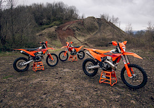 MAXIMALE DOMINANZ - DIE KTM ENDURO-MODELLREIHE 2027 BLEIBT IHREM SIEGERKONZEPT TREU