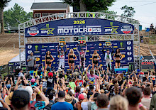 Jett Lawrence kehrt an die Spitze des Podiums und der 450SMX-Meisterschaft zurück, während Sacha Coenen die 250SMX-Klasse dominiert