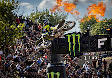 Jeffrey Herlings und Guillem Farres siegen beim Monster Energy MXGP von Großbritannien