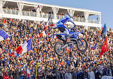 LOKALMATADOR ARNO CAZET HOLT SICH DEN SIEG IN ERNÉE IM YZ125 BLU CRU FIM EUROPE CUP SUPERFINALE