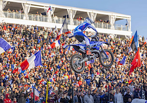 LOKALMATADOR ARNO CAZET HOLT SICH DEN SIEG IN ERNÉE IM YZ125 BLU CRU FIM EUROPE CUP SUPERFINALE