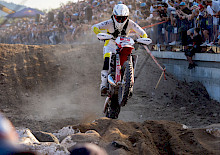 MITCH BRIGHTMORE GEWINNT DAS SEA TO SKY BEACH RACE